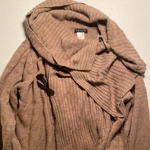 Venus Turtleneck. Discounted shipping 📦